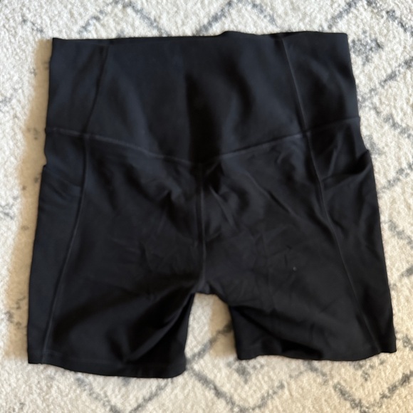 Athleta SALUTATION STASH HIGH RISE 7 SHORT - Picture 3 of 6